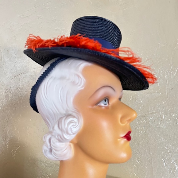 GLORIOUS 1940\'s BLACK STRAW TILT HAT + ORANGE FEATHERS & BROOCH main image 6